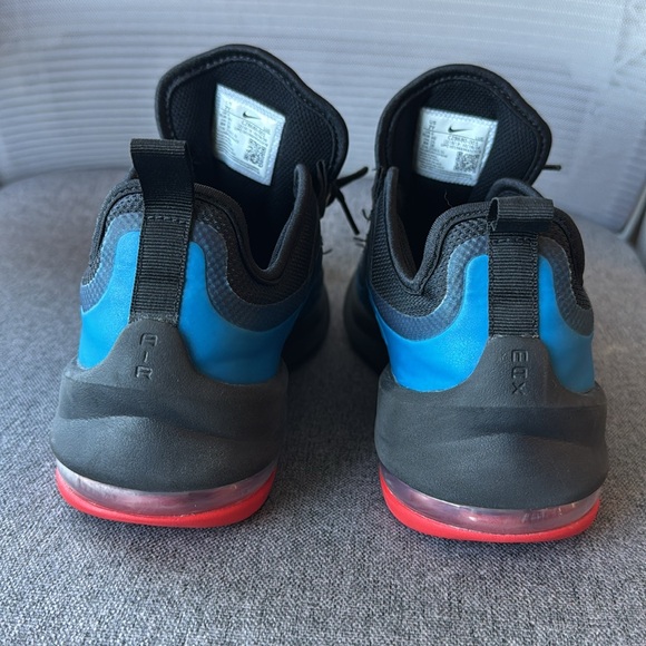Nike Air Max Axis size 7Y - Picture 15 of 16